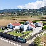 Photography House By Pontanegraazores Feriehus Altares