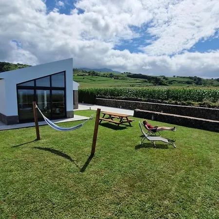 بيت للعطل Photography House By Pontanegraazores Altares