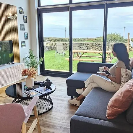 Photography House By Pontanegraazores * Altares