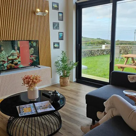 Photography House By Pontanegraazores * Altares