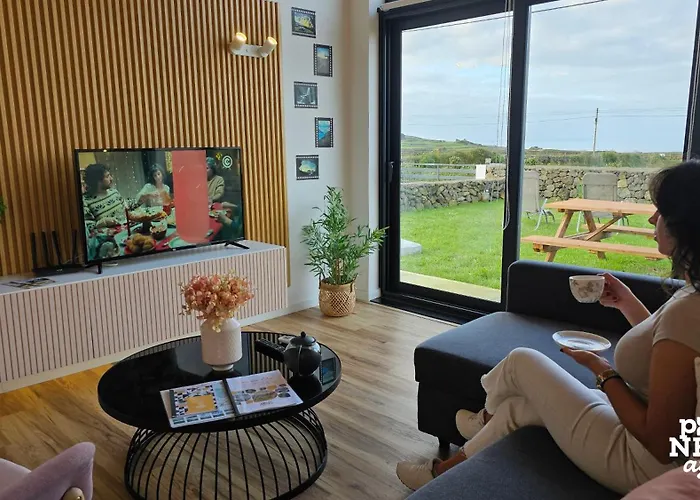 Photography House By Pontanegraazores * Altares